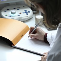 Schrijfblok Rhodia A4 lijn met kantlijn 80 vel 80gr oranje-4